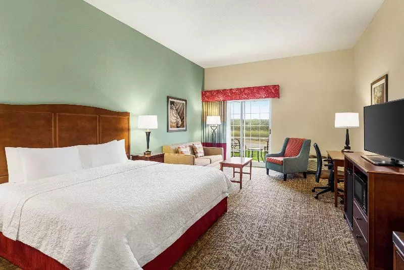キングサイズベッドのスタンダードルーム, Hampton Inn & Suites Outer Banks/ Corolla