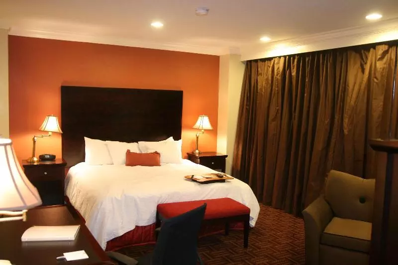 Standard-huone King-vuode, Hampton Inn & Suites Stamford