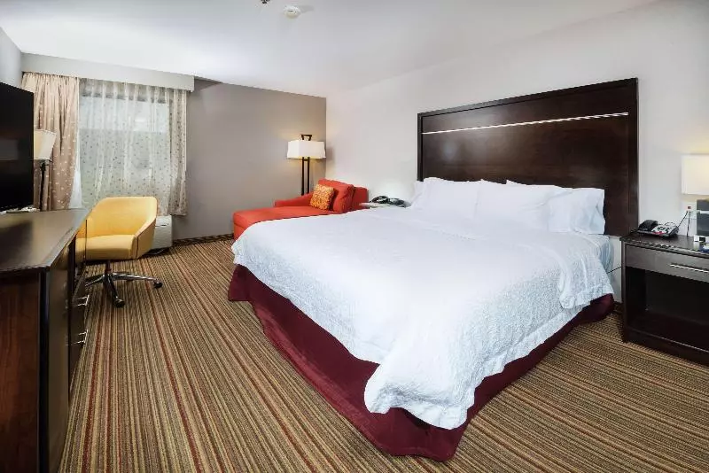 キングサイズベッドのスタンダードルーム, Hampton Inn Tulsa Broken Arrow