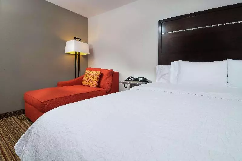 キングサイズベッドのスタンダードルーム, Hampton Inn Tulsa Broken Arrow