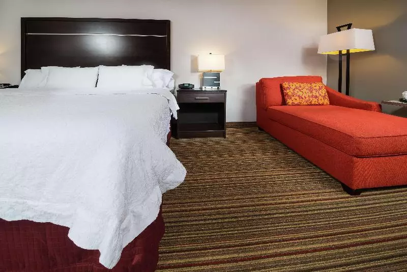 キングサイズベッドのスタンダードルーム, Hampton Inn Tulsa Broken Arrow