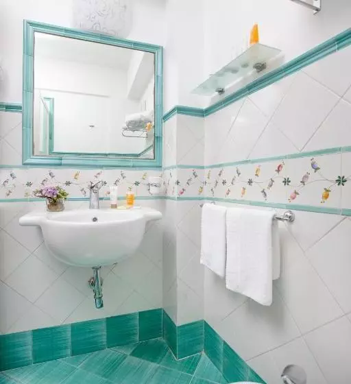 اتاق لوکس با چشمانداز دریا, Mira Spiaggia