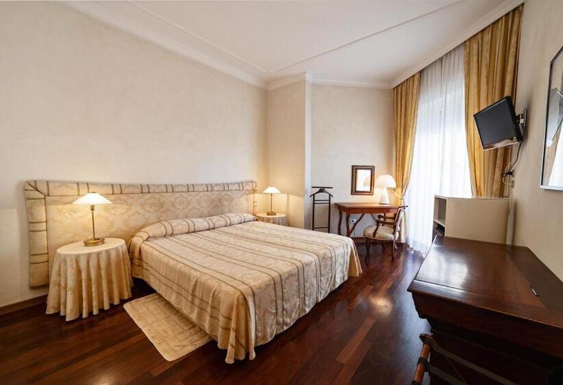 标准间侧面带海景, Negresco