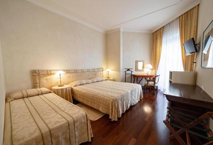 Трехместный Номер Стандарт Боковой Вид на Море, Negresco