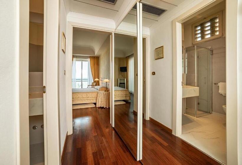 带海景的标准房, Negresco