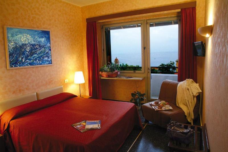 Quarto Estandar Individual, Palace