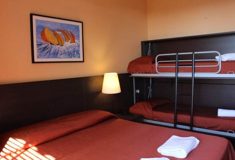 غرفة قياسية رباعية, Palace