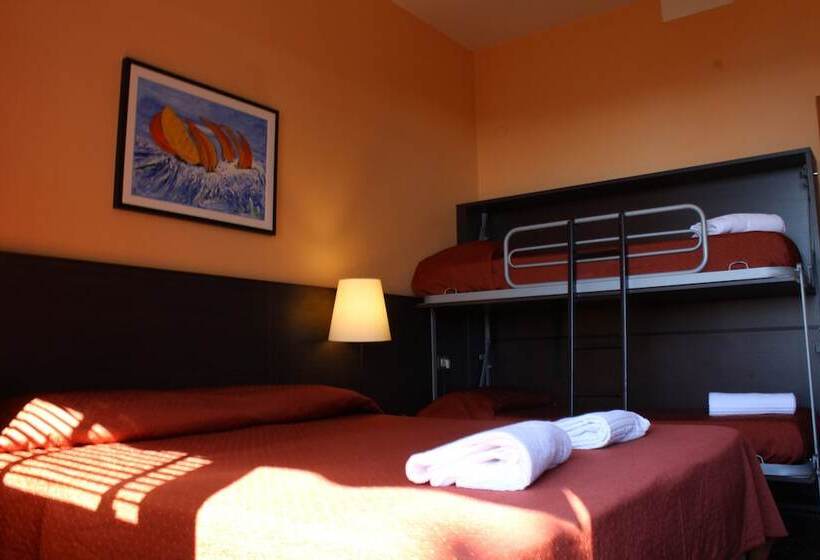 غرفة قياسية رباعية, Palace