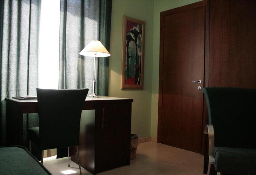 Quarto Estandar Individual, Panorama