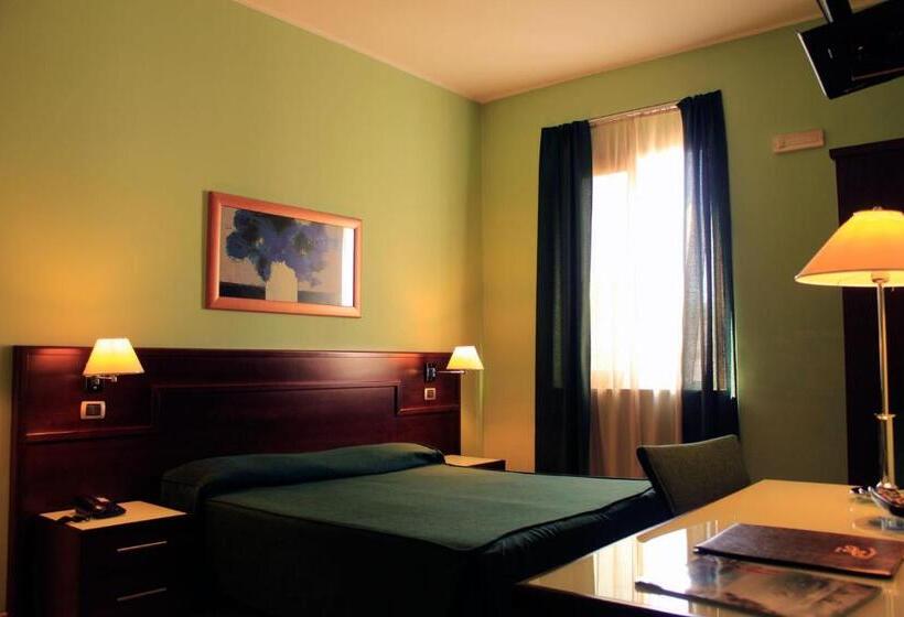 Quarto Familiar Comunicado, Panorama