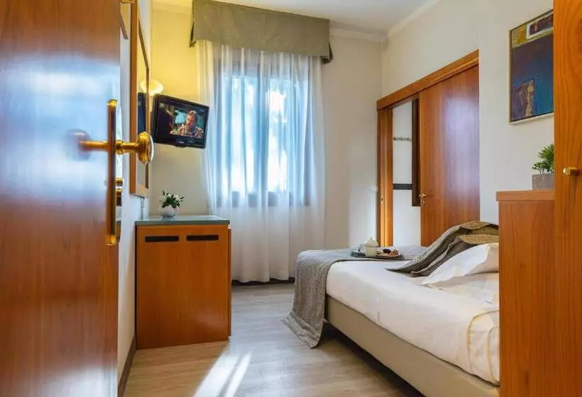 اتاق استاندارد یک نفره, Park Hotel Ai Pini & Restaurant Ai Pini