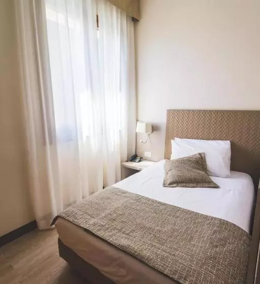 اتاق استاندارد یک نفره, Park Hotel Ai Pini & Restaurant Ai Pini