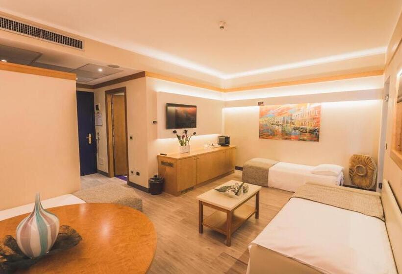 Полулюкс, Park Hotel Ai Pini & Restaurant Ai Pini