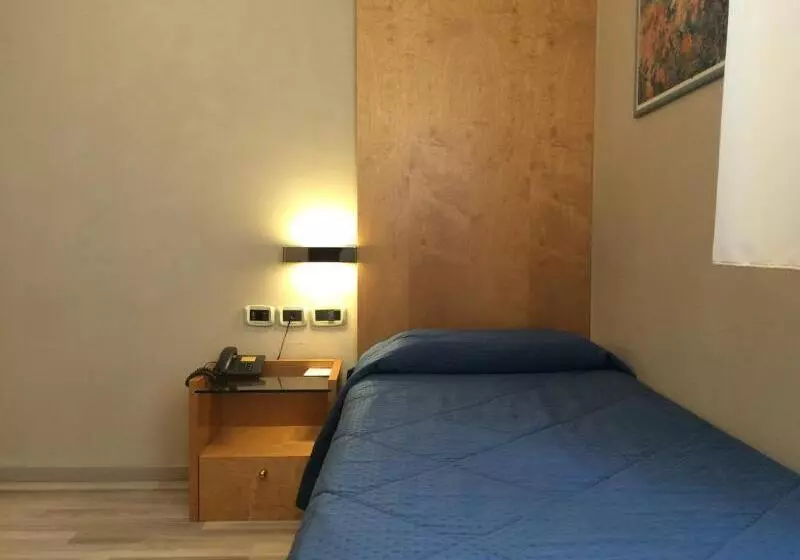 اتاق استاندارد یک نفره, Park Hotel Ai Pini & Restaurant Ai Pini