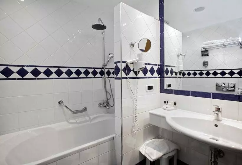اتاق پریمیوم چهارنفره, Park Hotel Ai Pini & Restaurant Ai Pini