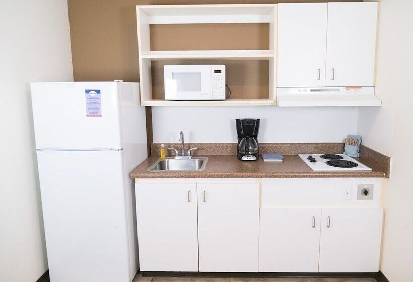 غرفه قياسيه سريرين مزدوجين, Suburban Studios Lakeland North I4