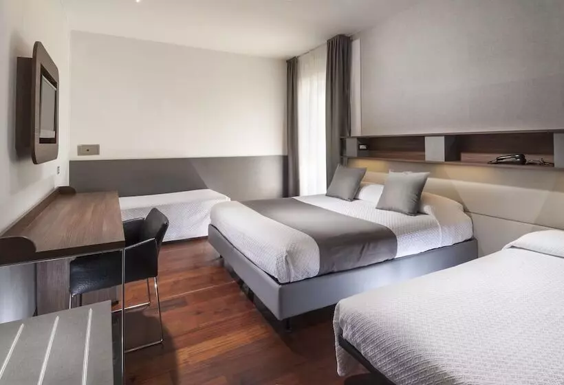 スタンダード4人部屋, Waldorf Palace