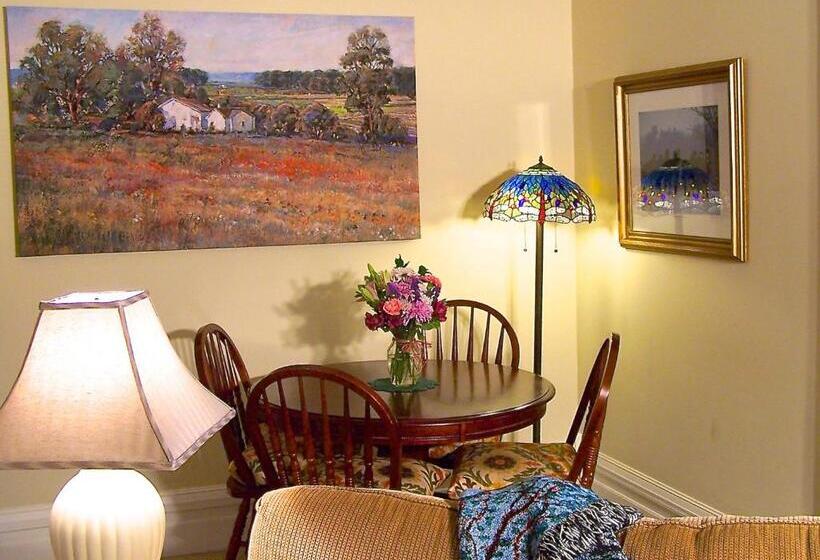 キングサイズベッドのスイートルーム, Lyndon House Bed & Breakfast