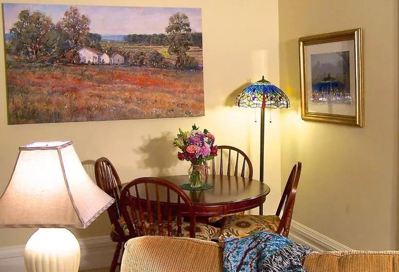 سوئیت با تخت بزرگ, Lyndon House Bed & Breakfast