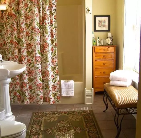 سوئیت با تخت بزرگ, Lyndon House Bed & Breakfast