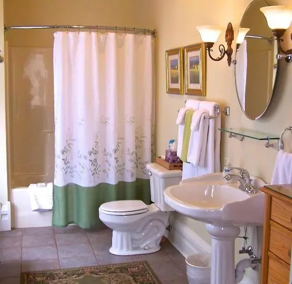 سوییت, Lyndon House Bed & Breakfast
