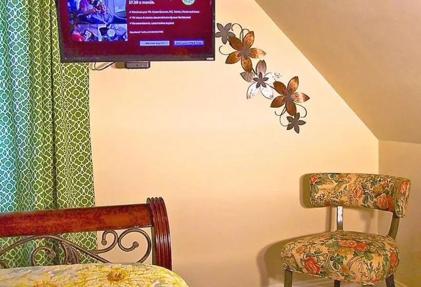استودیوی استاندارد, Lyndon House Bed & Breakfast