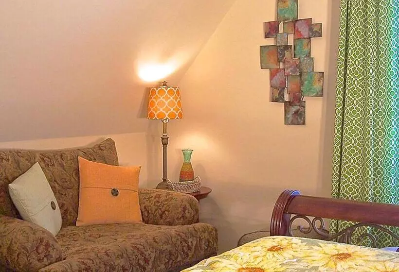 استودیوی استاندارد, Lyndon House Bed & Breakfast