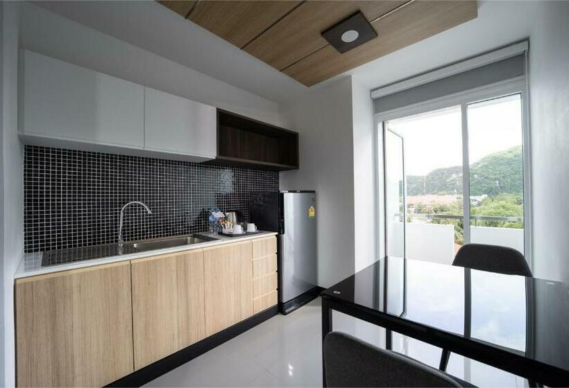 סוויטה דלוקס, Sitthinard Grandview