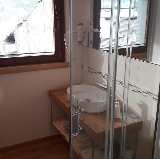 Номер Deluxe, Albrici