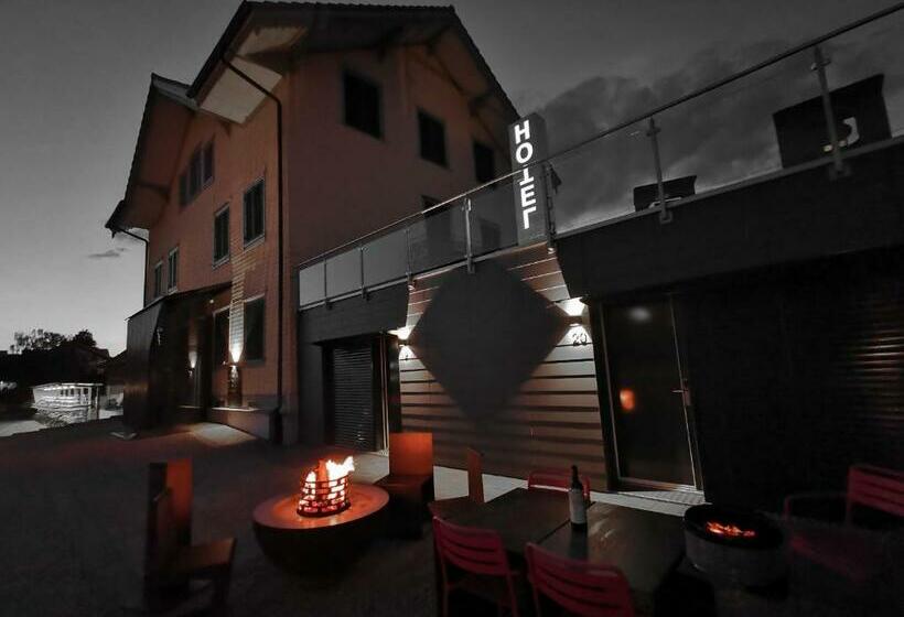 اتاق استاندارد با سرویس بهداشتی مشترک, 16 By Messe & Stadion Suisse In Minuten & Late Check In