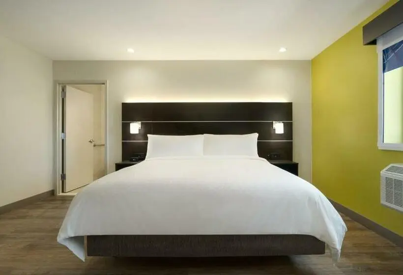 اتاق استاندارد با تخت بزرگ برای معلولان, Holiday Inn Express   Jamaica   Jfk Airtrain   Nyc, An Ihg