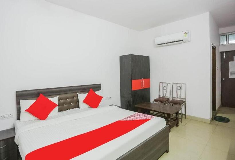 اتاق کلاسیک سه تخته, Oyo 70692 The White House