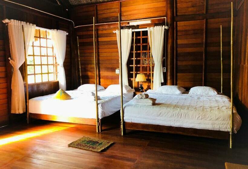 اتاق استاندارد چهارنفره با چشمانداز باغ, Rooster Mekong Garden & Villas