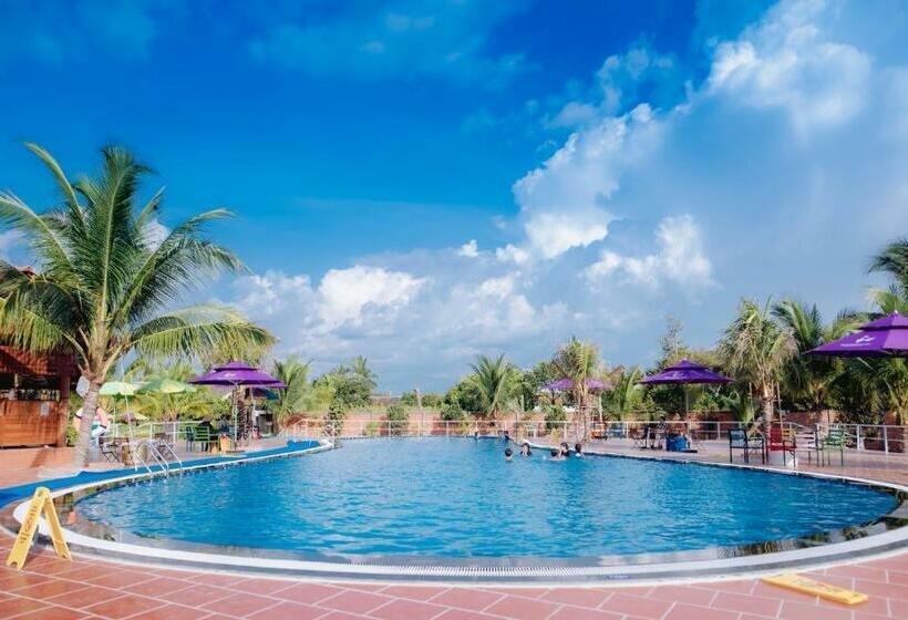 اتاق استاندارد چهارنفره با چشمانداز باغ, Rooster Mekong Garden & Villas