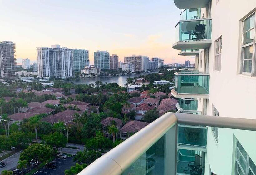 شقة غرفة نوم واحدة مزودة بشُرفة, Beach Apartment At Condo