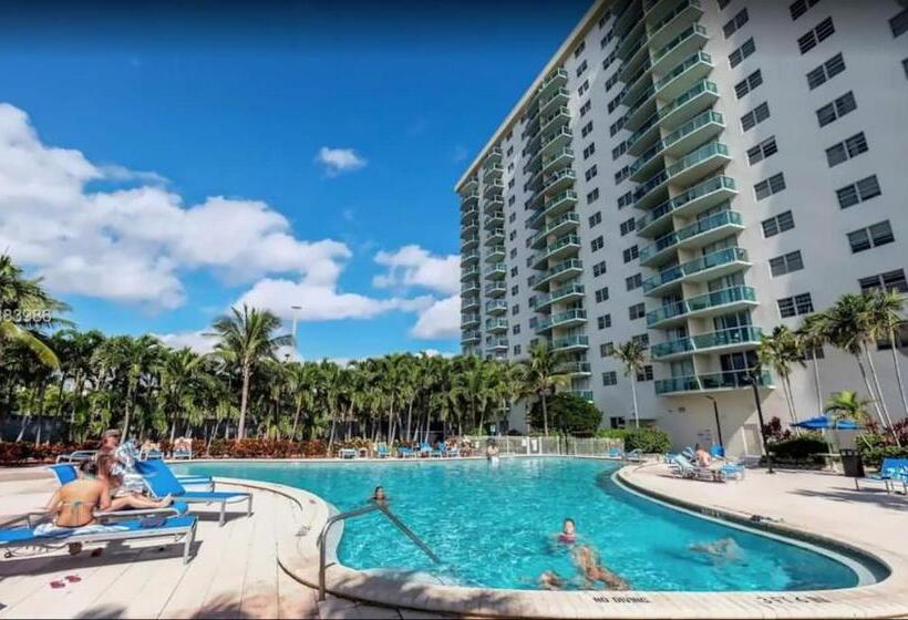 شقة غرفة نوم واحدة مزودة بشُرفة, Beach Apartment At Condo