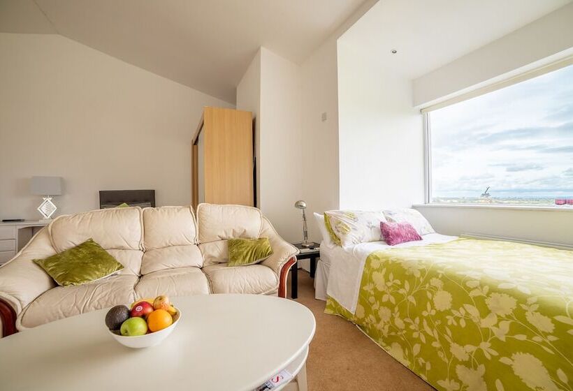 ファミリールーム, Rathescar Grove