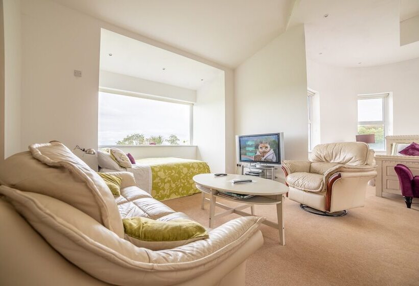 ファミリールーム, Rathescar Grove