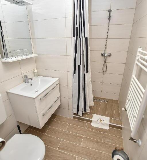 חדר סטנדרט עם מרפסת, é Vaskó Panzió Borpince