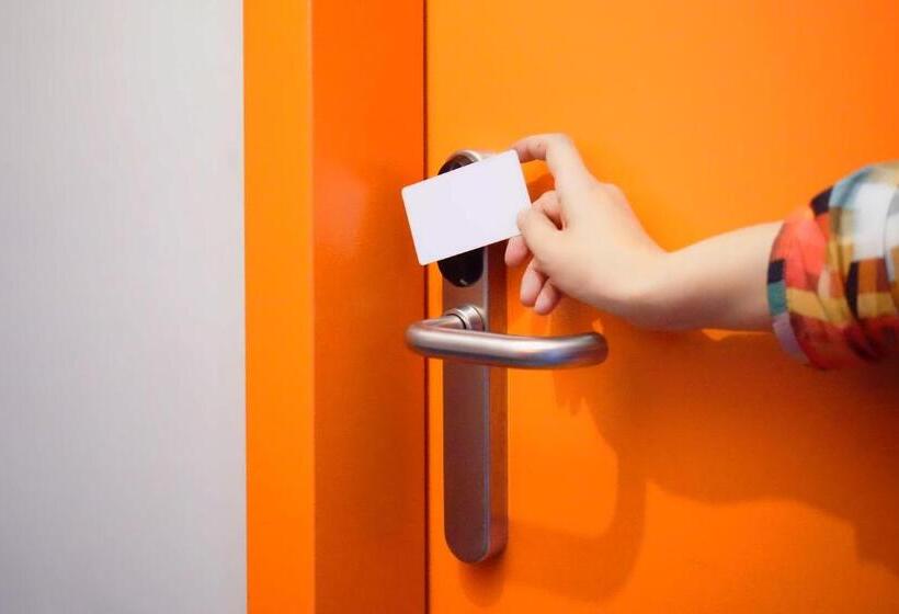 اتاق ساده سه نفره, Hi! Ostello Milano