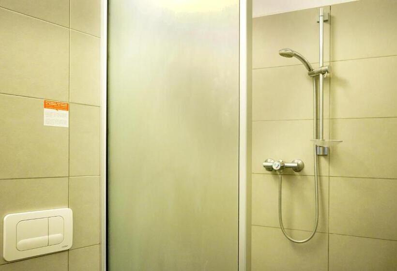 اتاق ساده سه نفره, Hi! Ostello Milano