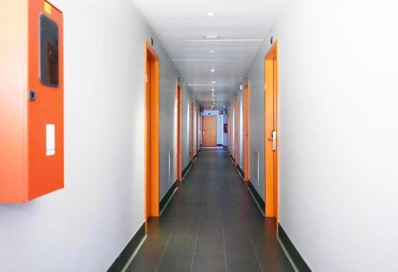 تختخواب در اتاق مشترک, Hi! Ostello Milano