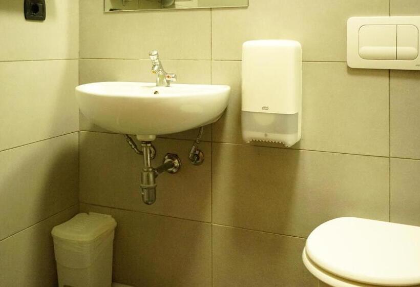 تختخواب در اتاق مشترک, Hi! Ostello Milano