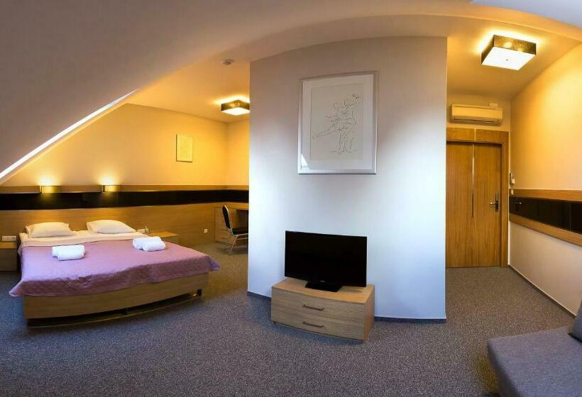 Номер Стандарт, Karo