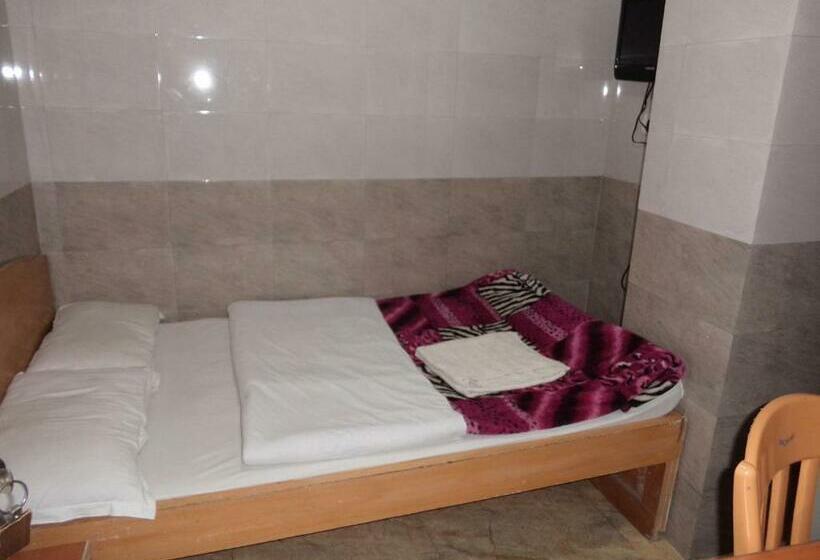 חדר דלוקס, Lamlyn