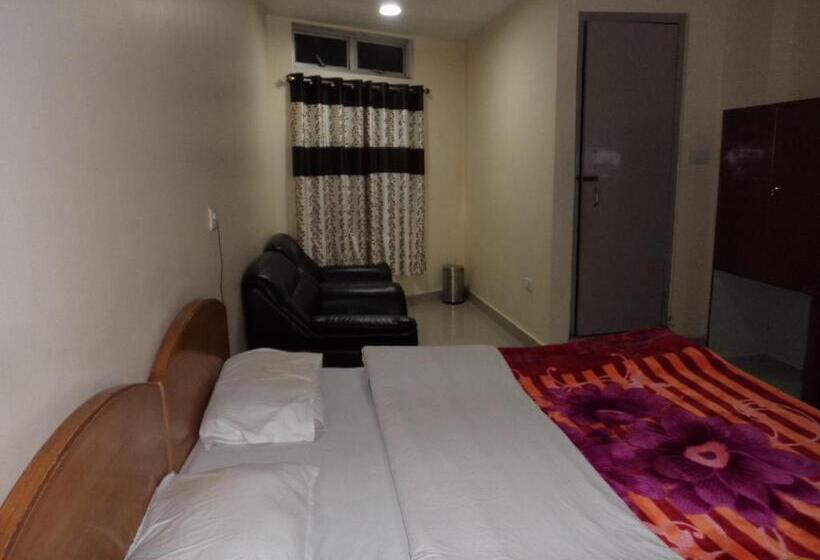 חדר דלוקס, Lamlyn