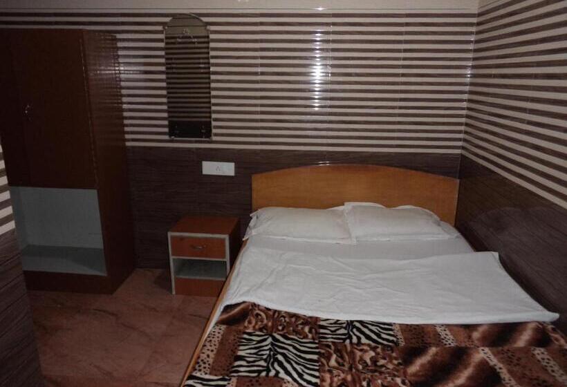 חדר דלוקס, Lamlyn