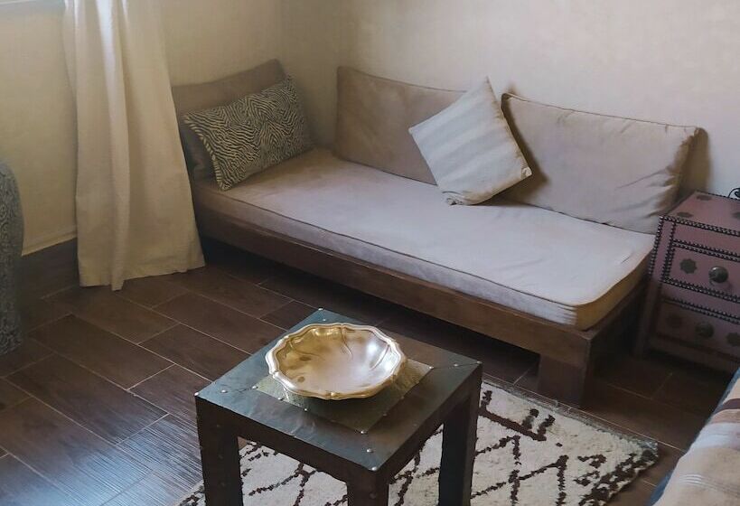 اتاق راحتی, Auberge Le Petit Jardin