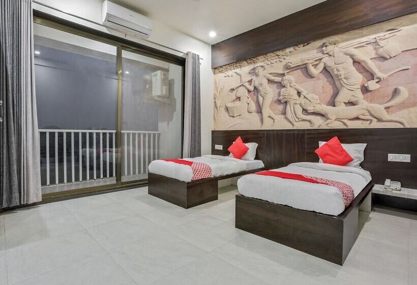 غرفة قياسية, O Siddhivinayak Grand