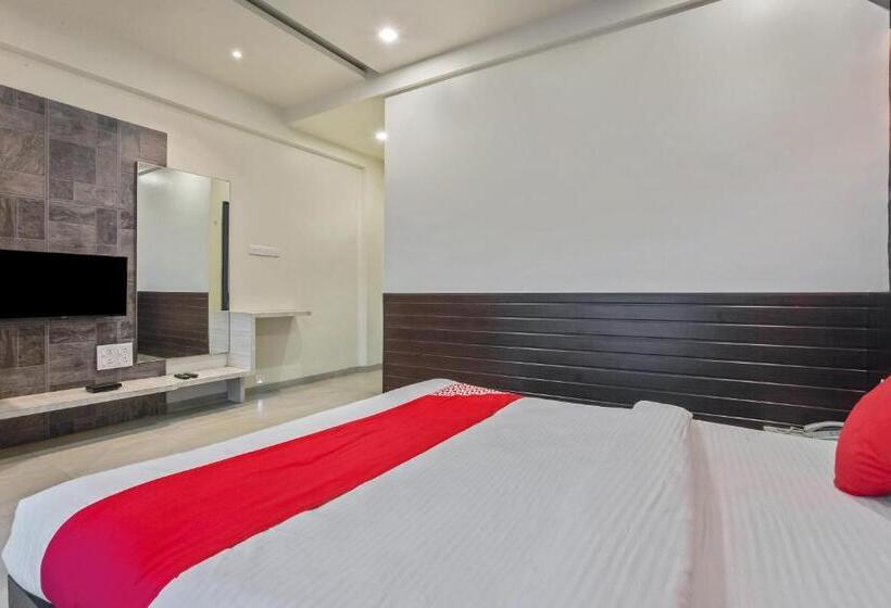 غرفة قياسية, O Siddhivinayak Grand